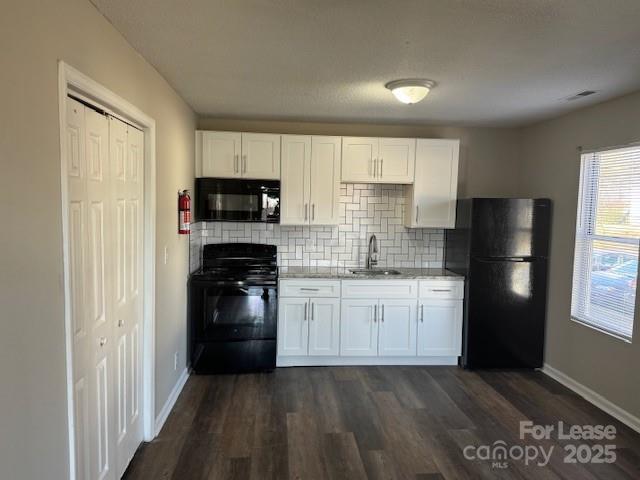 308 Hoskins Mill Lane, Unit H Charlotte, NC 28208 - Photo 2 of 12 a kitchen with a refrigerator stove and sink