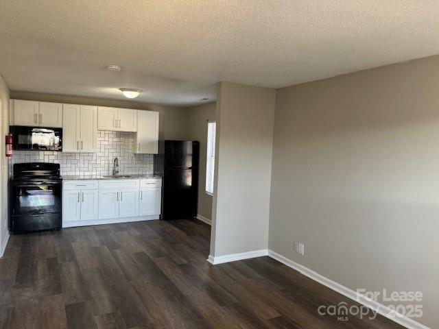 308 Hoskins Mill Lane, Unit H Charlotte, NC 28208 - Photo 4 of 12 a kitchen with a refrigerator and a stove top oven
