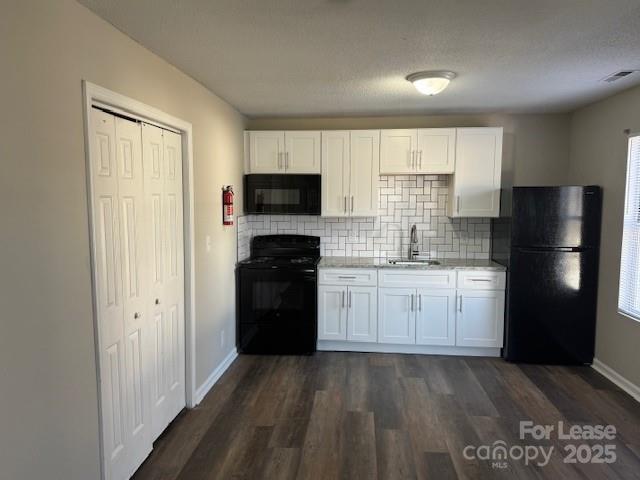 308 Hoskins Mill Lane, Unit H Charlotte, NC 28208 - Photo 7 of 12 a kitchen with a refrigerator and a stove top oven