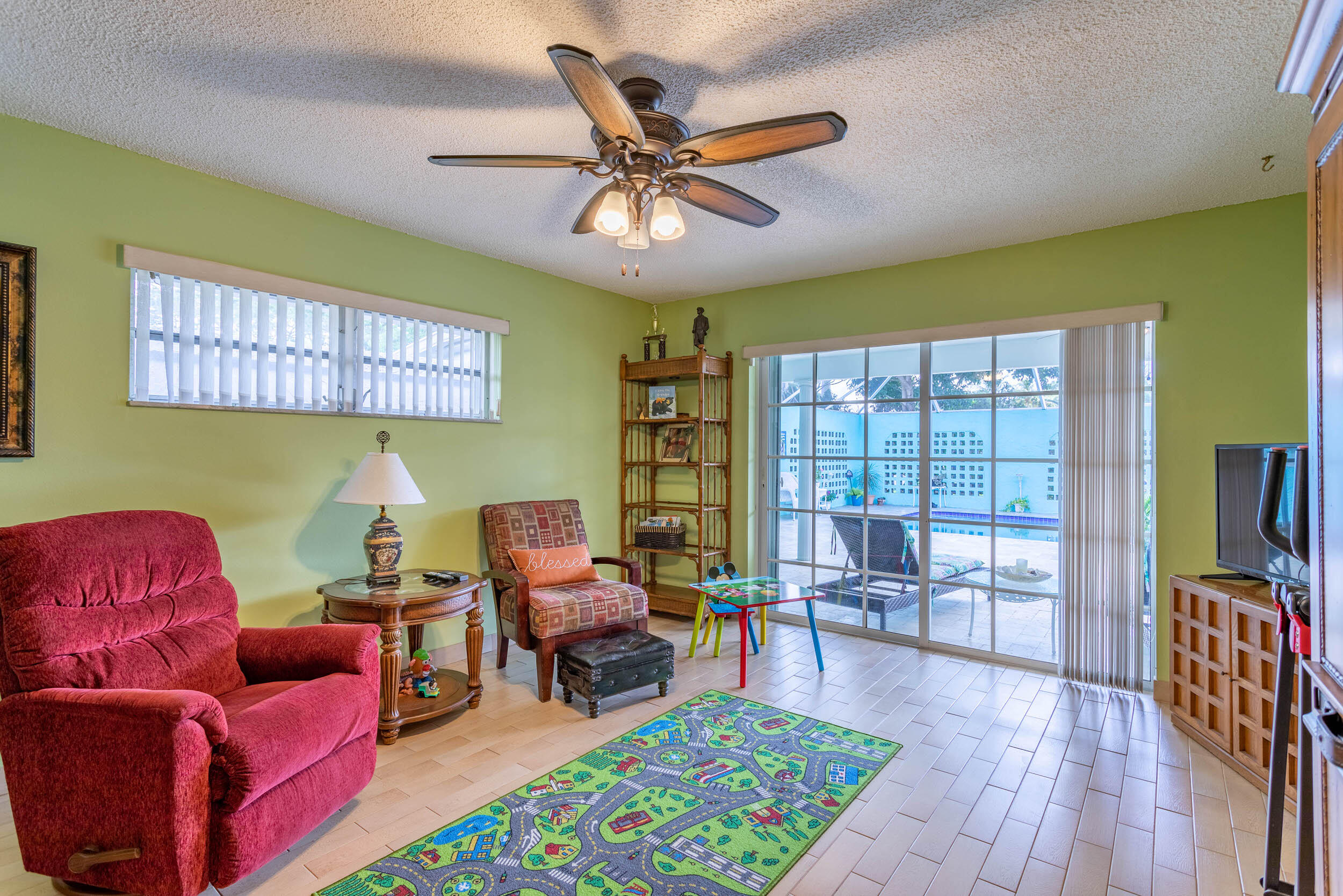 911 Southwest 17th Street Boca Raton, FL 33486 - Photo 23 of 44 Family room