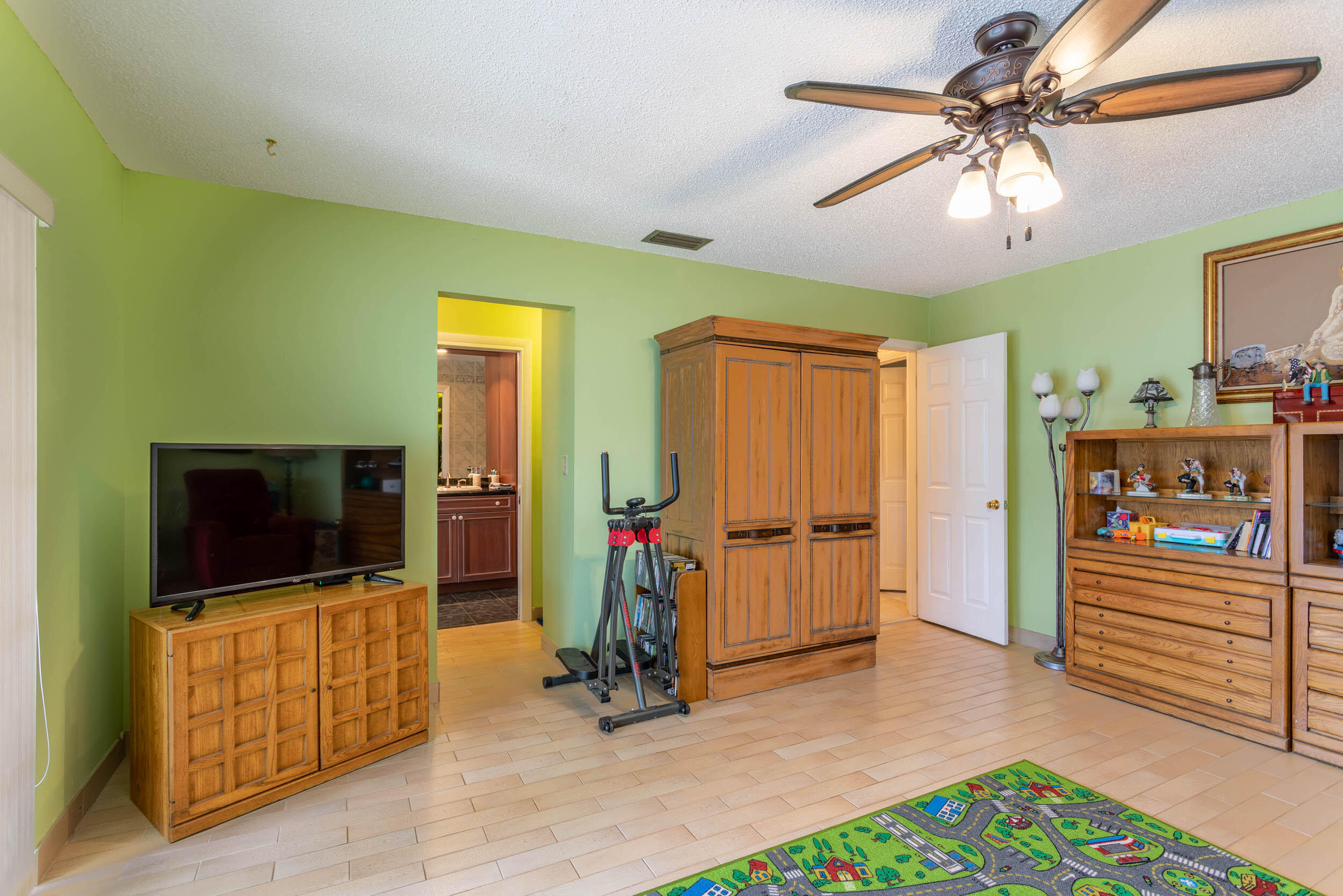 911 Southwest 17th Street Boca Raton, FL 33486 - Photo 24 of 44 Family room