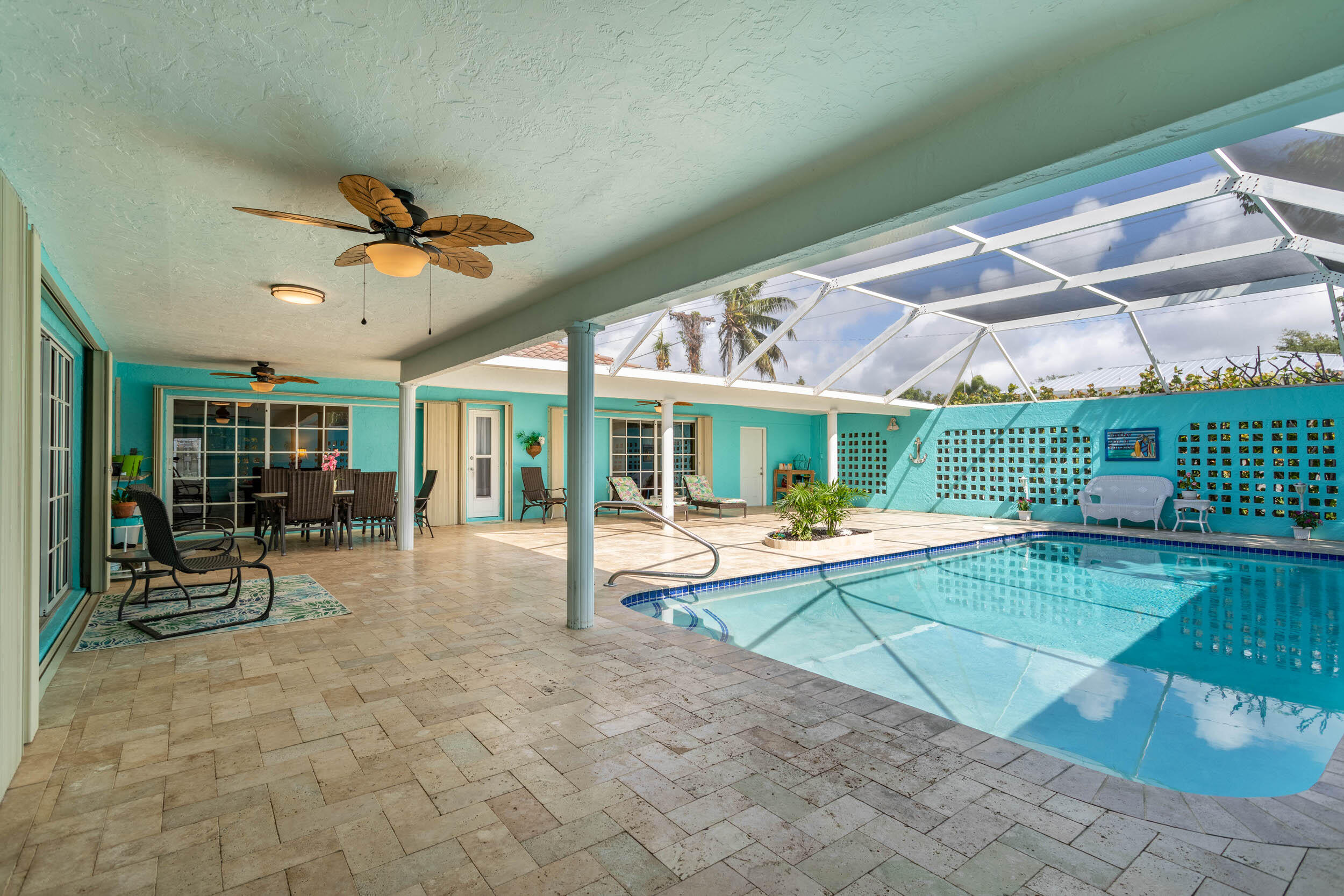 911 Southwest 17th Street Boca Raton, FL 33486 - Photo 9 of 44 47x40ft Entertainment Area