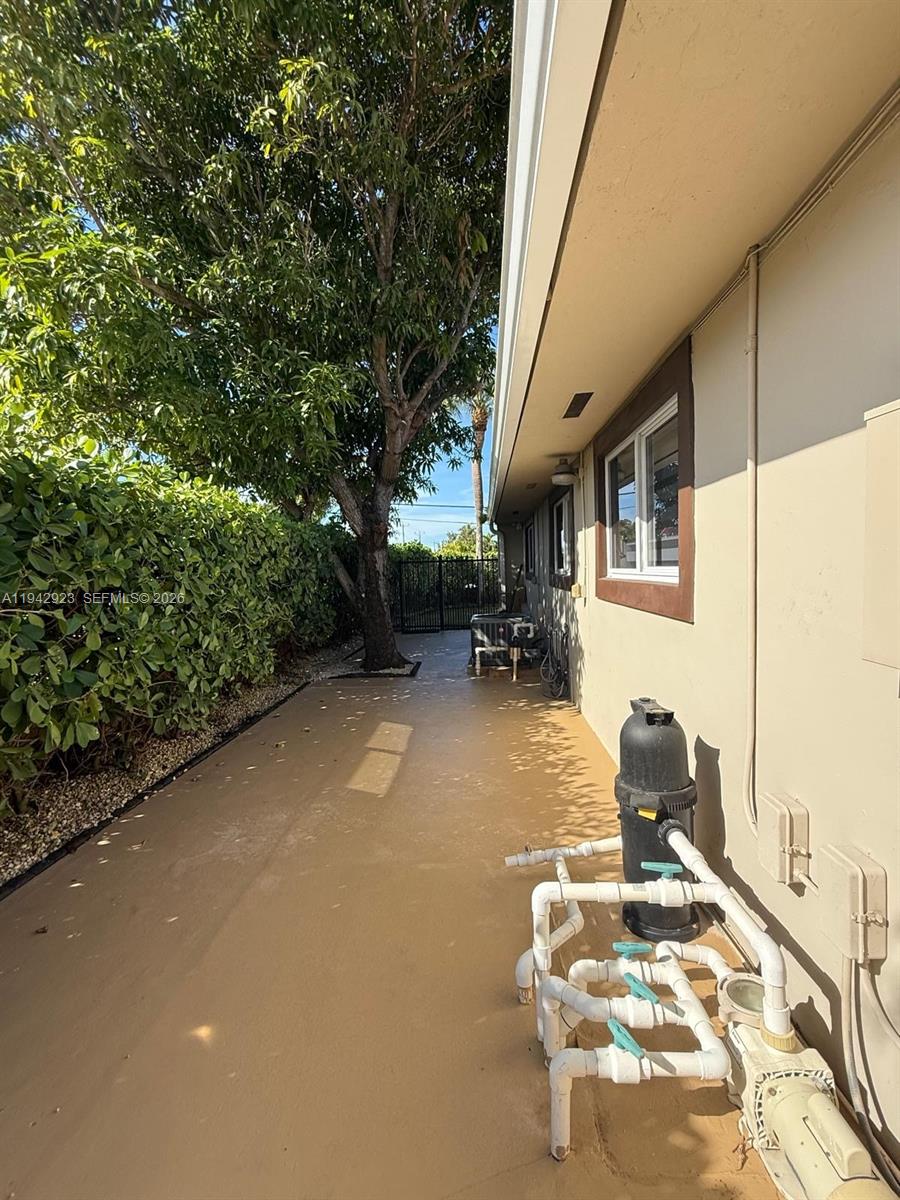 2725 Southwest 102nd Avenue Miami, FL 33165 - Photo 25 of 34 a backyard of a house with table and chairs