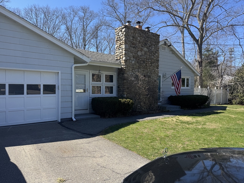 71 Crandall Road Tiverton, RI 02878 - Photo 3 of 13 Gallery Image 3