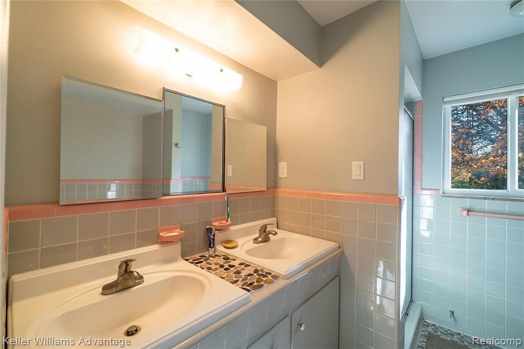 2360 West Square Lake Road Troy, MI 48098 - Photo 25 of 45