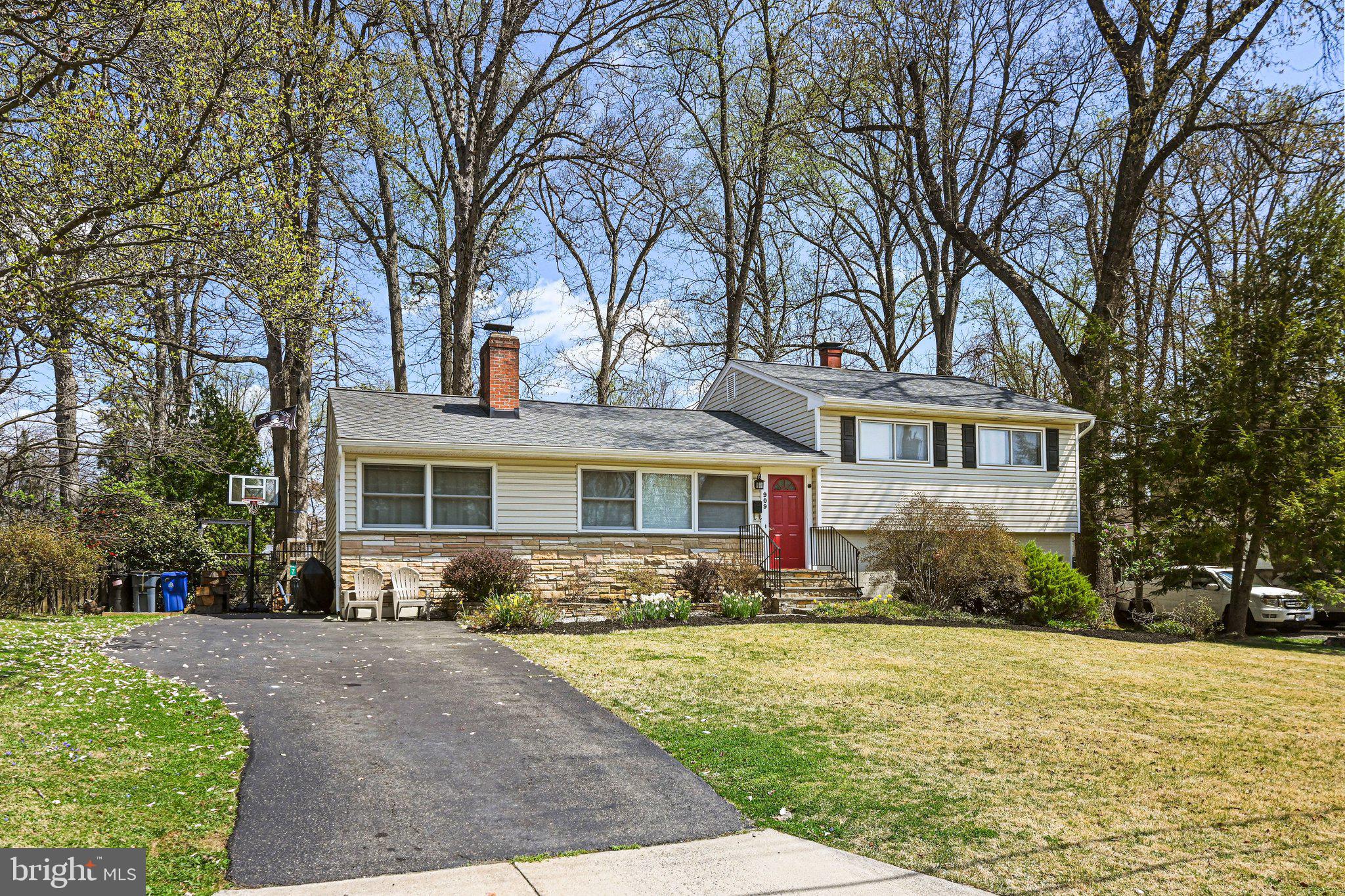 909 Plum Street Southwest Vienna, VA 22180 - Photo 2 of 38 a front view of a house with a yard