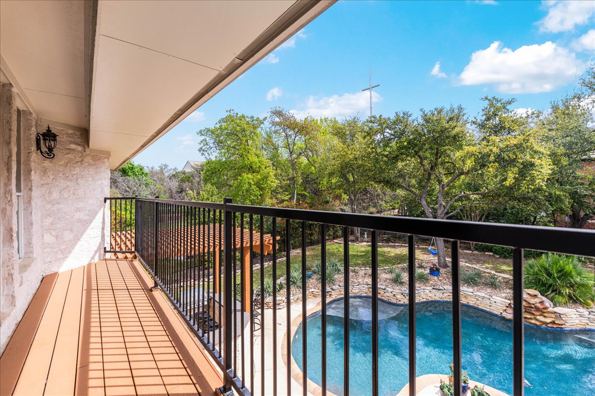 58 Cottondale Road The Hills, TX 78738 - Photo 19 of 40 a view of a balcony with wooden floor