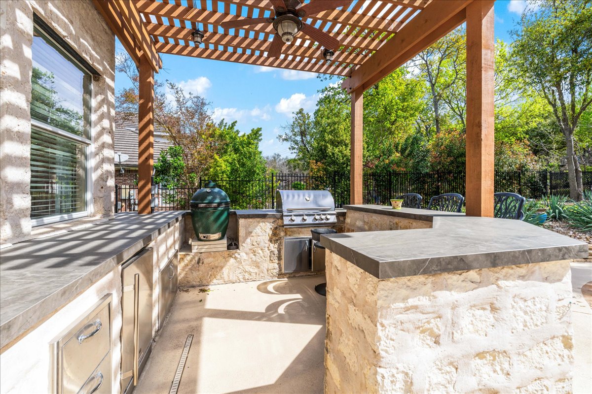 58 Cottondale Road The Hills, TX 78738 - Photo 30 of 40 a view of a patio with a table chairs and a patio