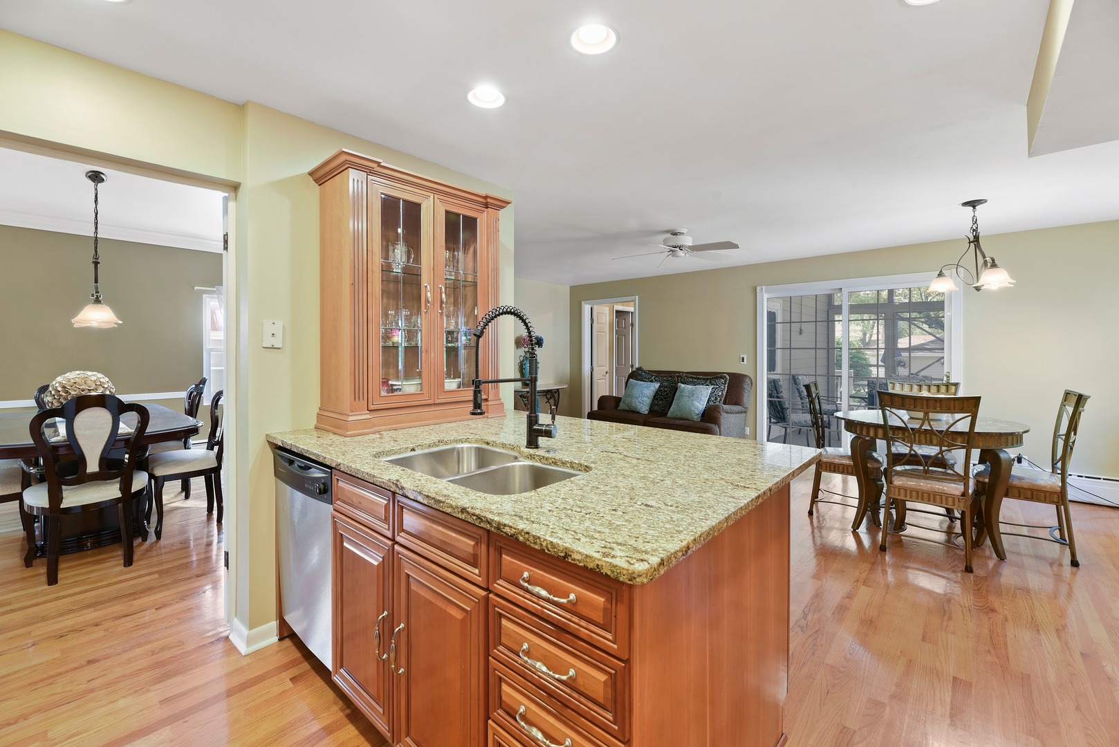 272 Addison Road Riverside, IL 60546 - Photo 5 of 29