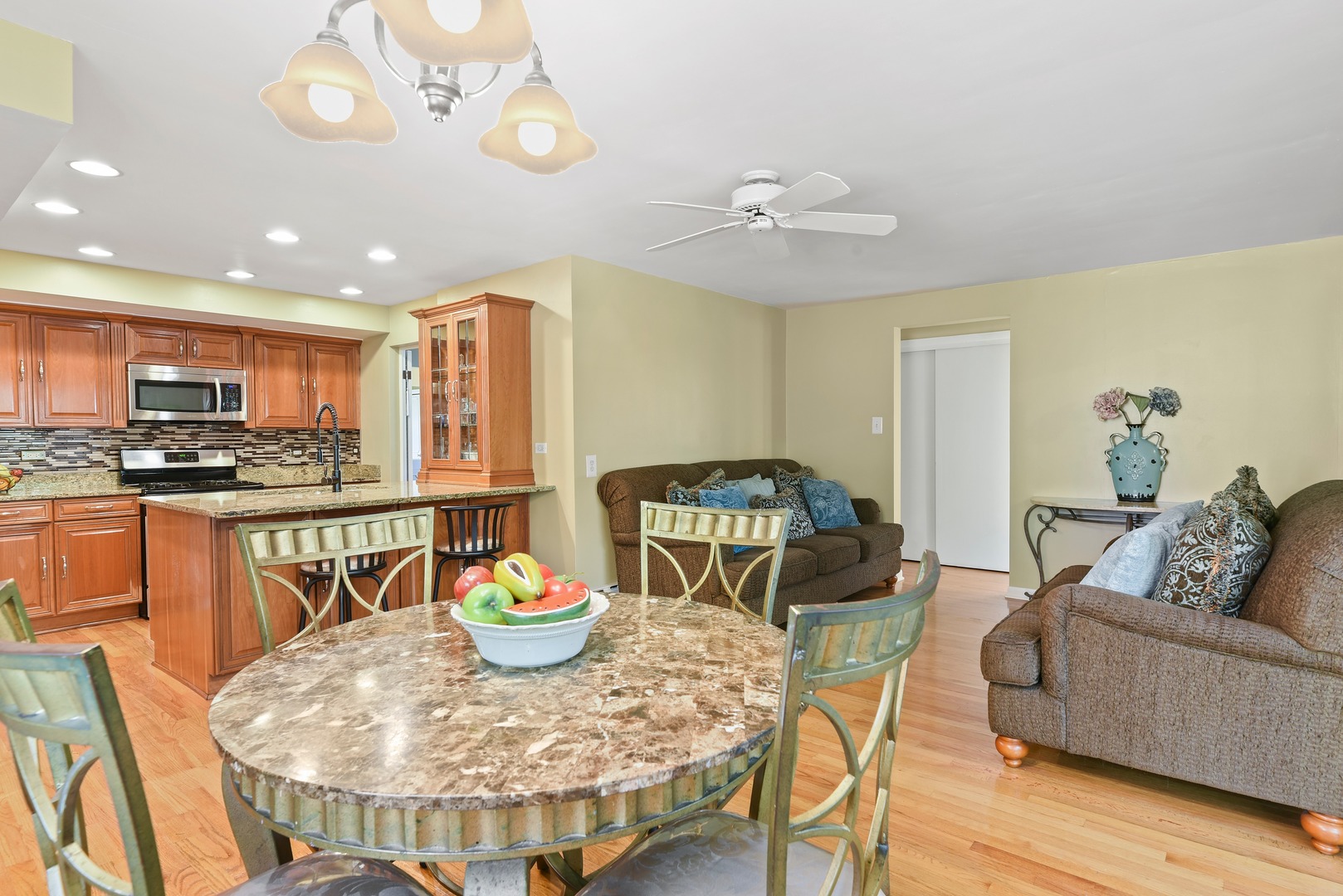 272 Addison Road Riverside, IL 60546 - Photo 7 of 29