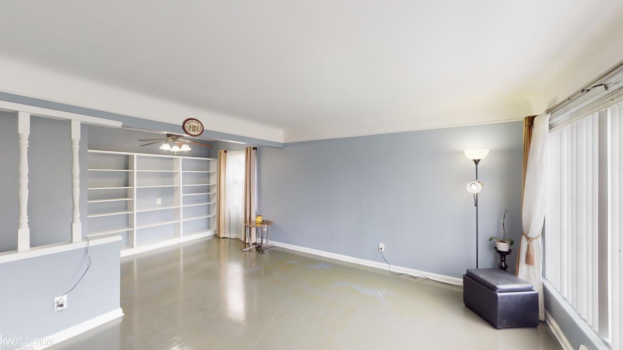 1460 Hampton Road Mount Clemens, MI 48043 - Photo 2 of 32 50137778-aa28623a-5bb0-4c15-9420-00f4ce206c3d.JPG