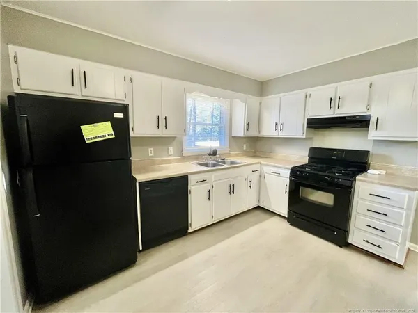 $1,800 | 452 Cloverhill Place, Fayetteville, NC 28311