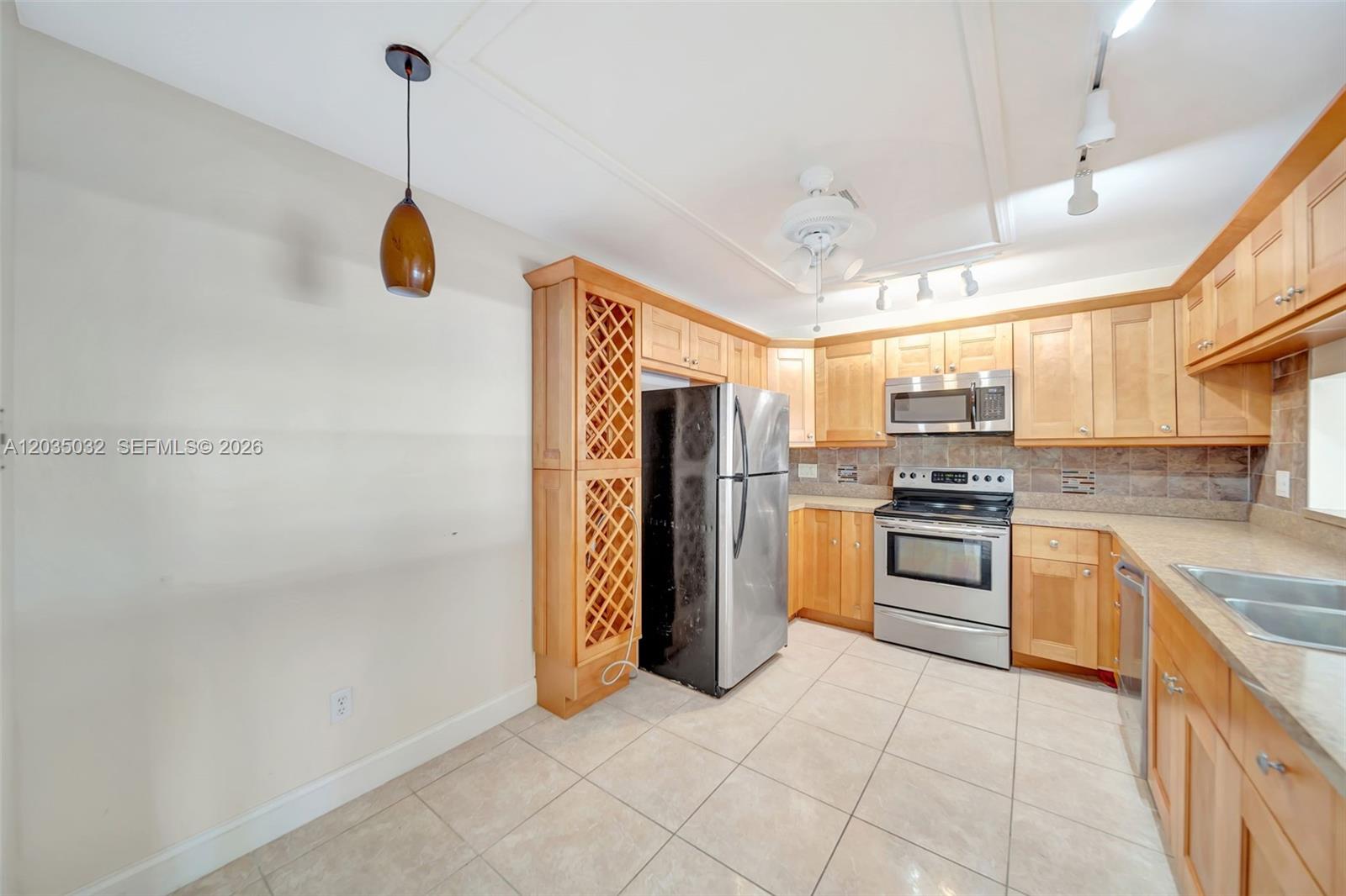 5223 Gate Lake Road, Unit 5223 Tamarac, FL 33319 - Photo 11 of 37