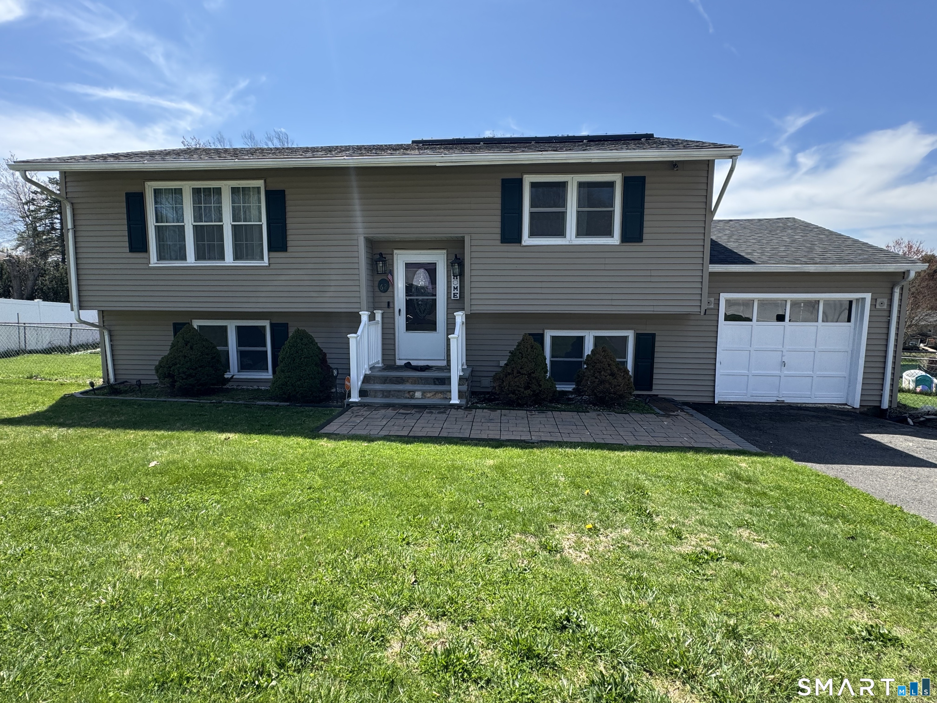 62 Brookfield Road Waterbury, CT 06704 - Photo 2 of 14