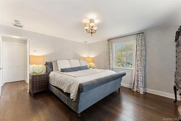 $1,595,000 | 44 Sprague Road, Scarsdale, NY 10583