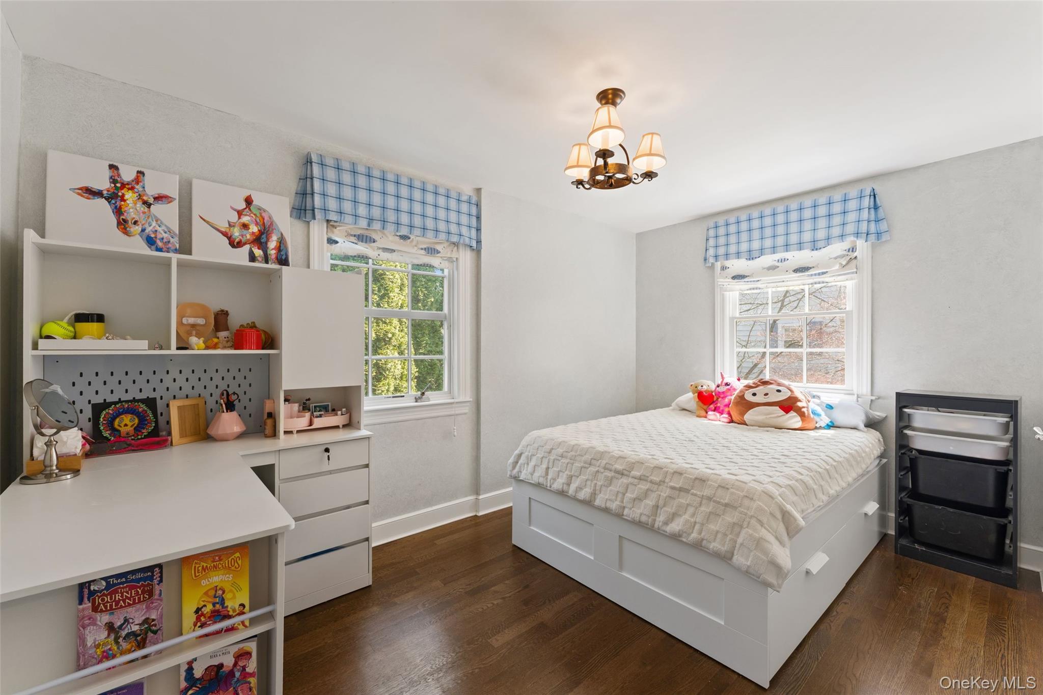 44 Sprague Road Scarsdale, NY 10583 - Photo 19 of 36 Lovely family bedroom