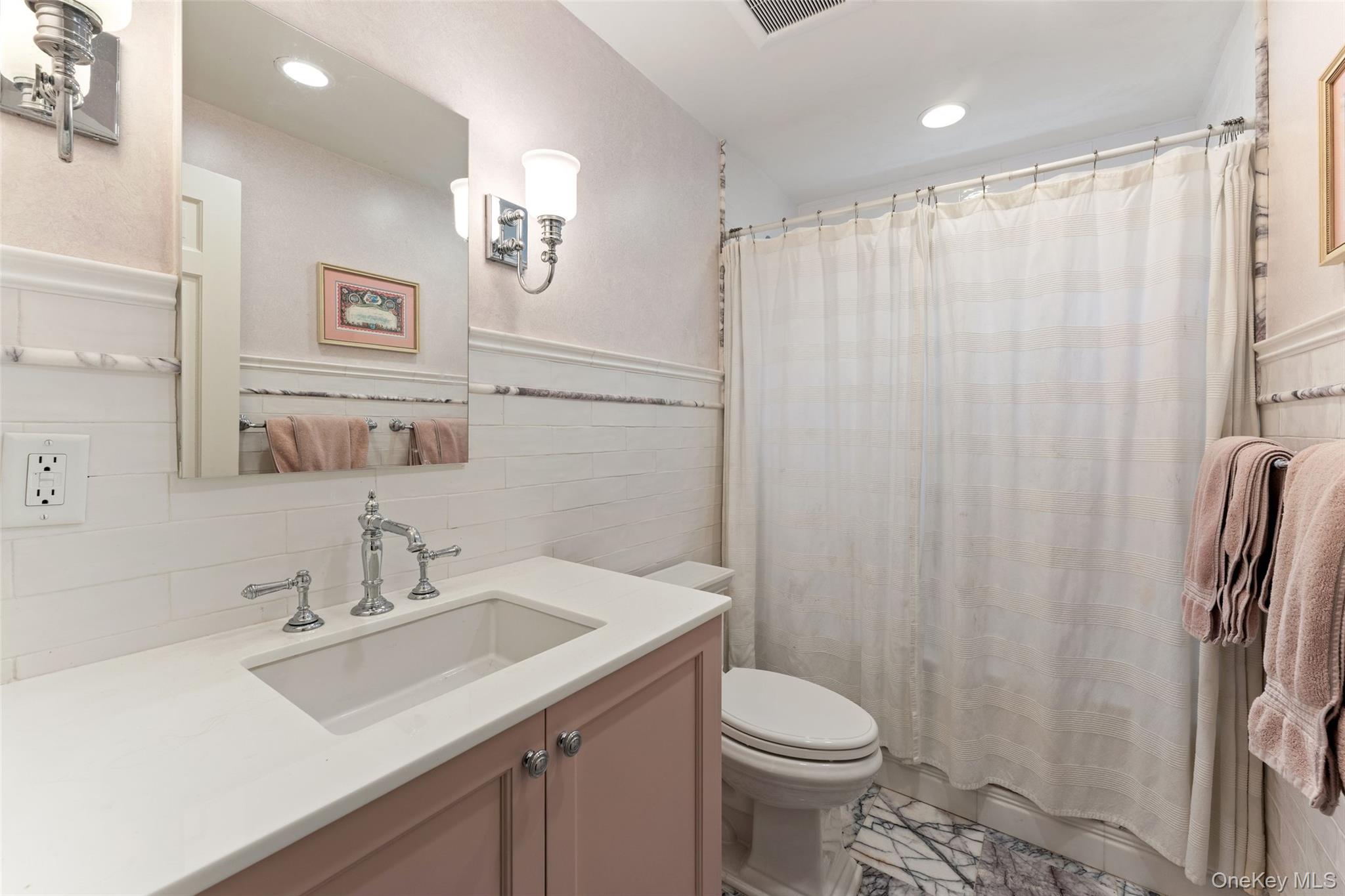 44 Sprague Road Scarsdale, NY 10583 - Photo 20 of 36 New well-appointed hall bath