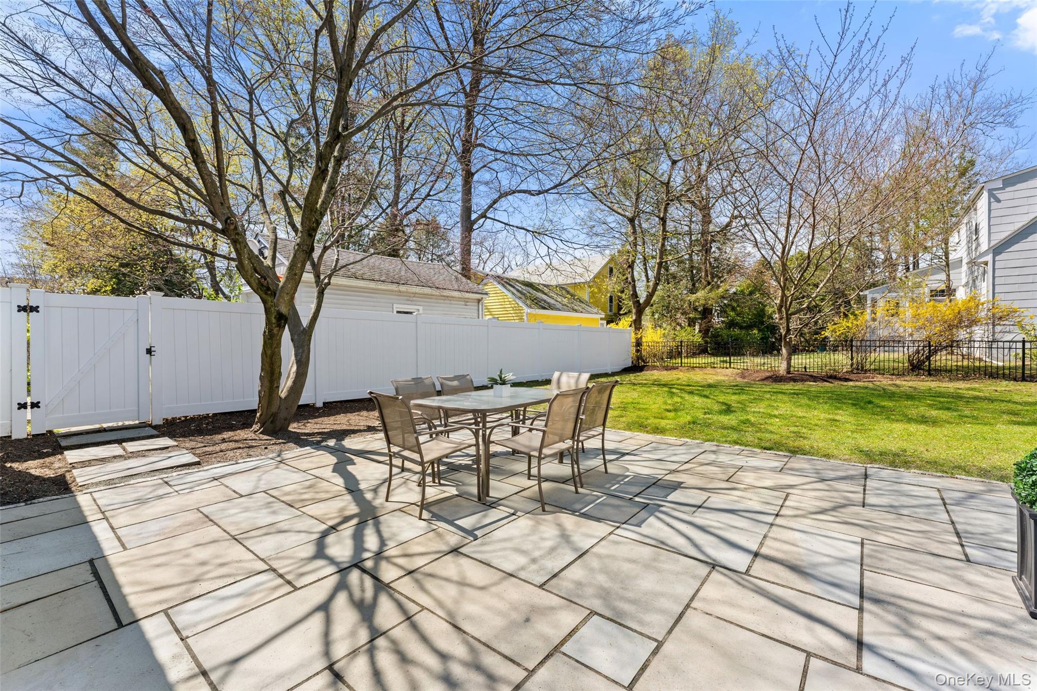 44 Sprague Road Scarsdale, NY 10583 - Photo 29 of 36 Classic and clean bluestone patio