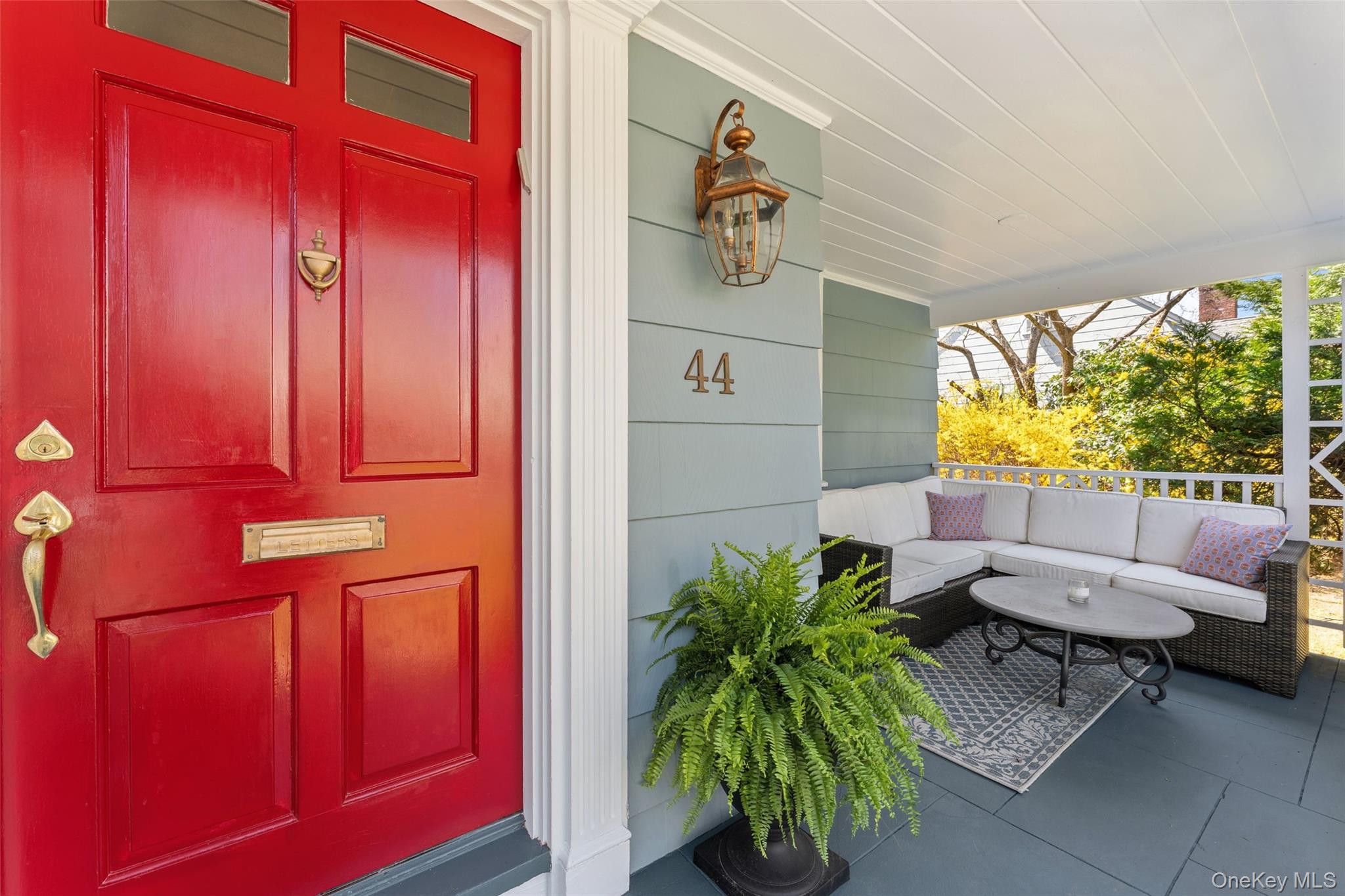 44 Sprague Road Scarsdale, NY 10583 - Photo 3 of 36 Picture perfect front porch