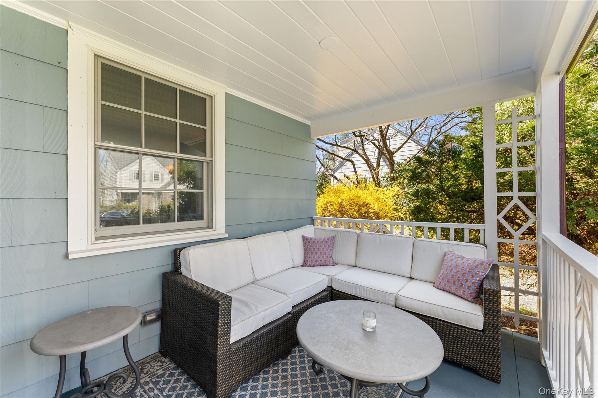 44 Sprague Road Scarsdale, NY 10583 - Photo 4 of 36 Live the front porch life at 44 Sprague