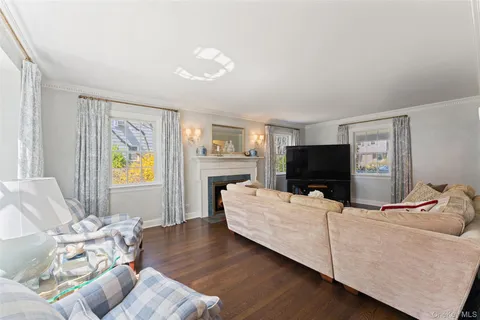 $1,595,000 | 44 Sprague Road, Scarsdale, NY 10583