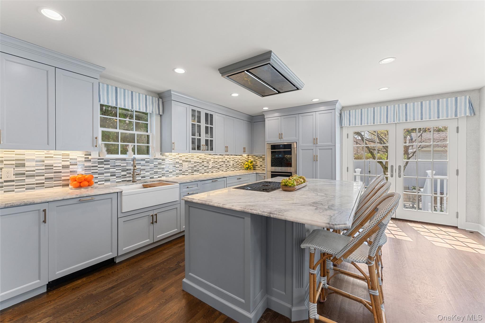 44 Sprague Road Scarsdale, NY 10583 - Photo 9 of 36 Elegant marble countertops and custom cabinetry