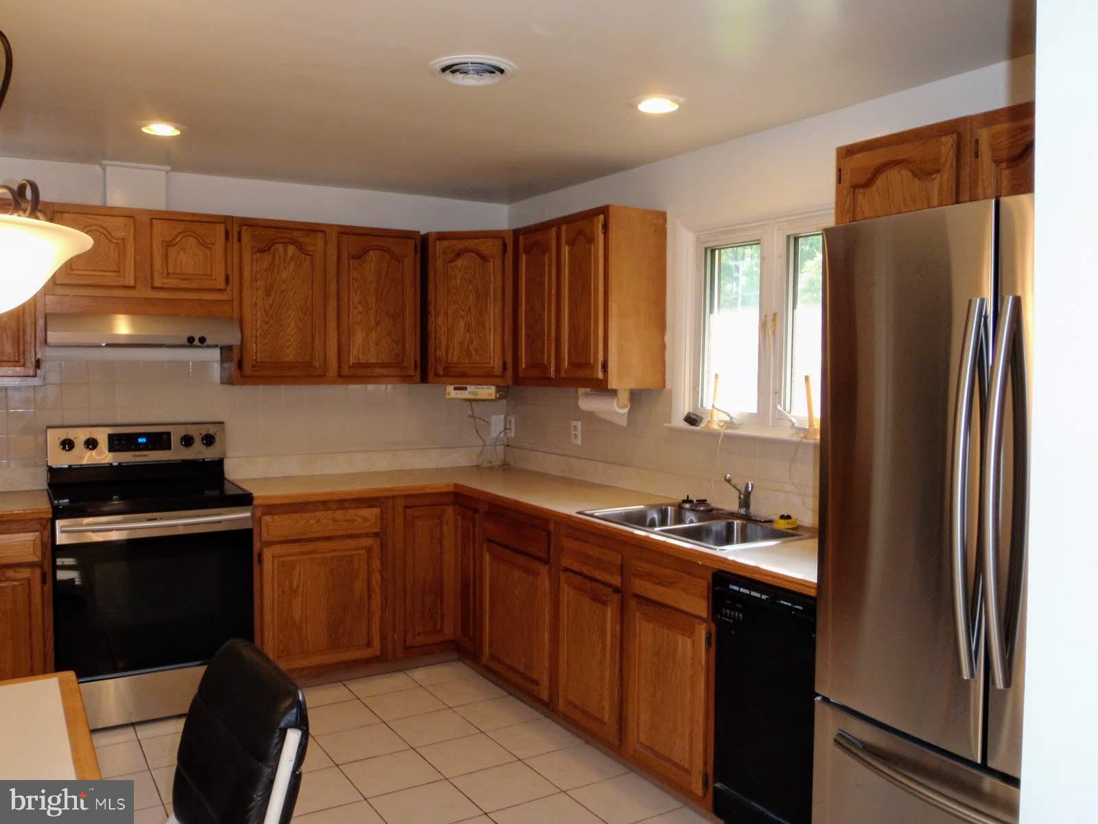 760 Gist Road Westminster, MD 21157 - Photo 5 of 28 Kitchen with new stove and refrigerator