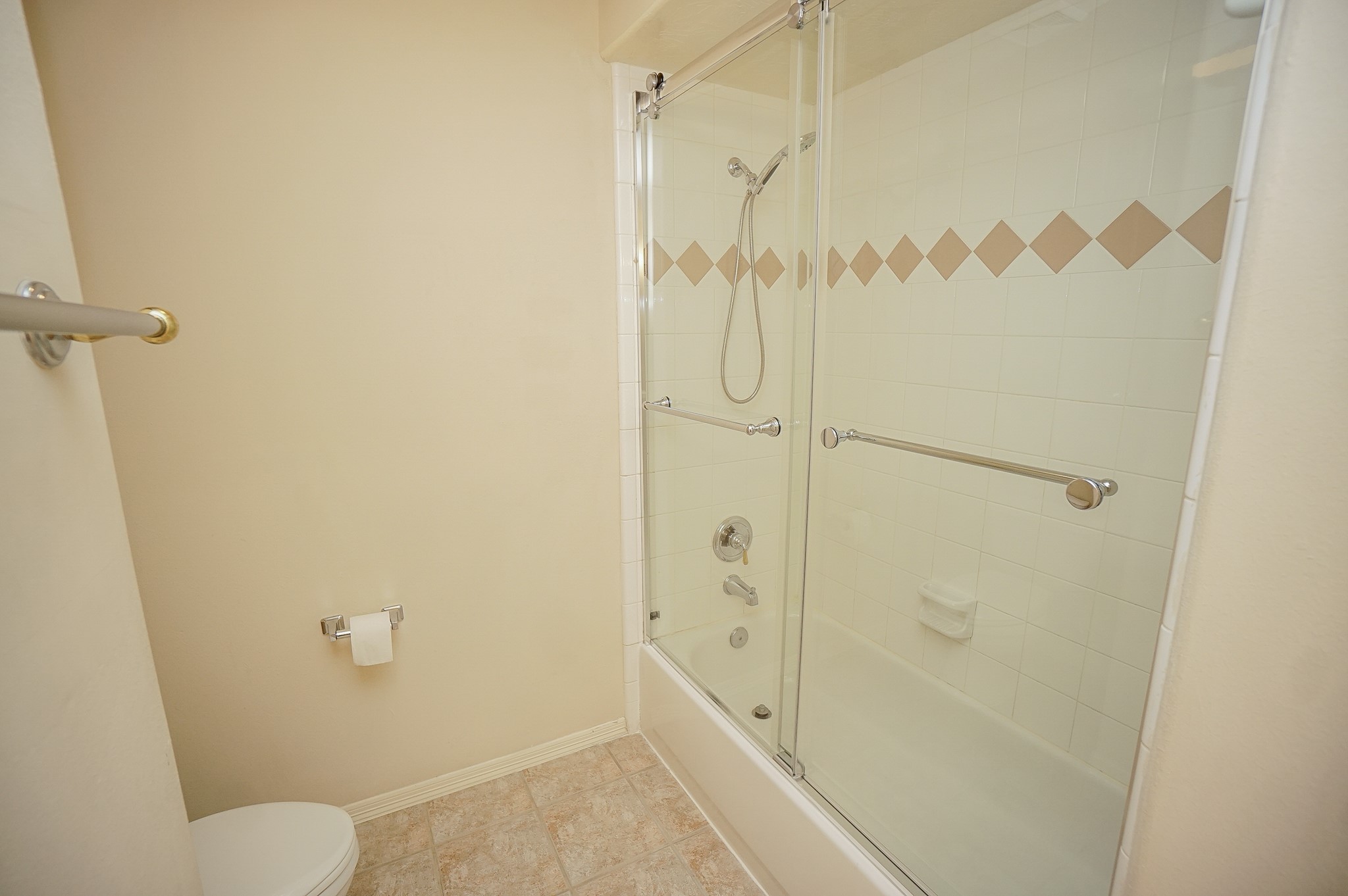 1902 Sparrows Ridge Katy, TX 77450 - Photo 26 of 48 Secondary bathroom.