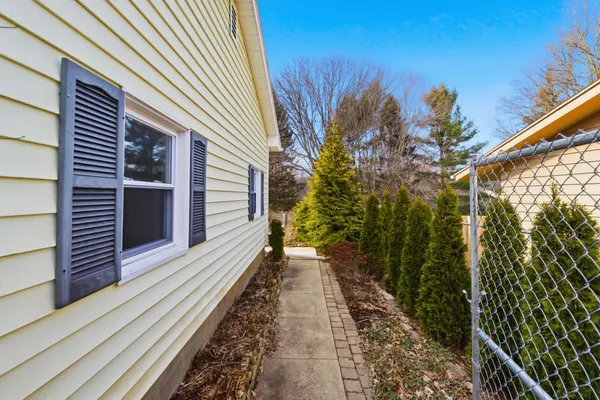 $274,900 | 3914 Harwich Lane, Jackson, MI 49201