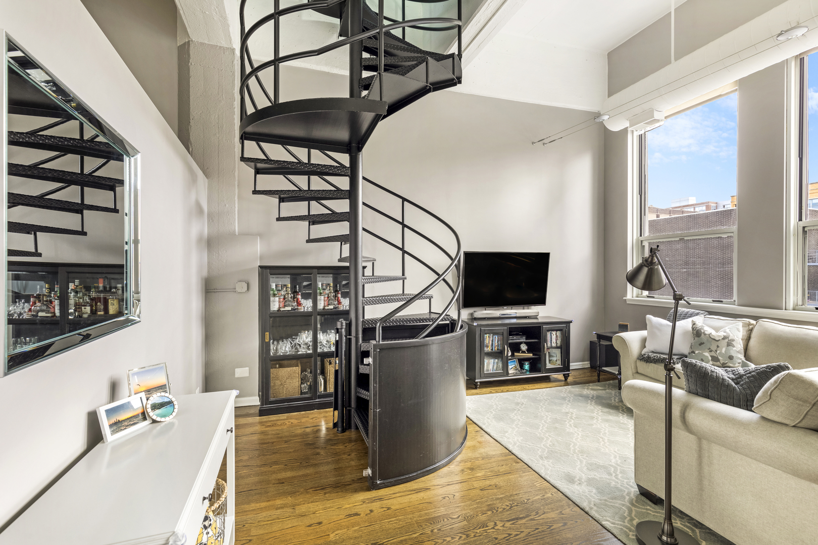 1019 West Jackson Boulevard, Unit 3G Chicago, IL 60607 - Photo 3 of 21