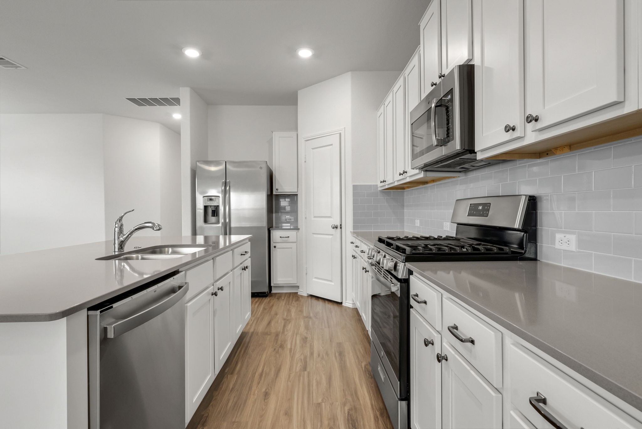 3489 Pauling Loop Round Rock, TX 78665 - Photo 7 of 32 SS Appliances & Gas Stove with Corner Pantry