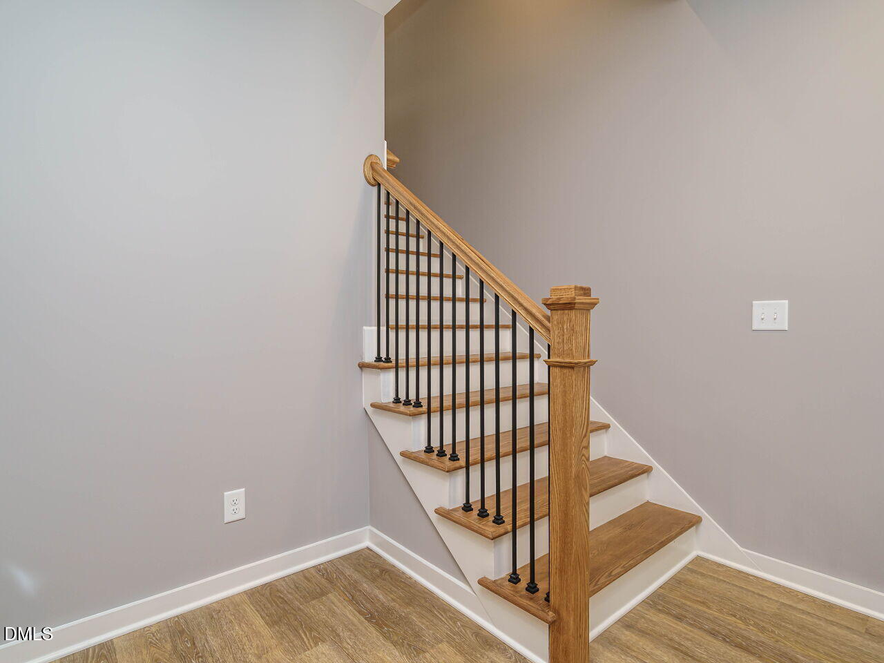1525 Urban Trace Lane Raleigh, NC 27608 - Photo 10 of 32 004-1280x960-foyer