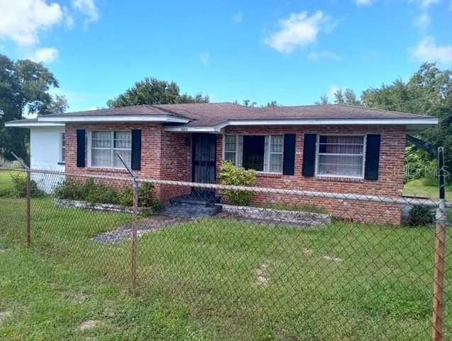 a view of a house with a yard and plants