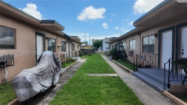 $1,400 | 2100 Northwest 24th Street, Unit 4, Miami, FL 33142