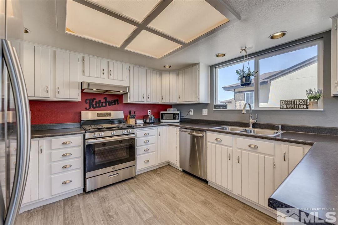 7660 Halifax Drive Reno, NV 89506 - Photo 4 of 33 Photo 4