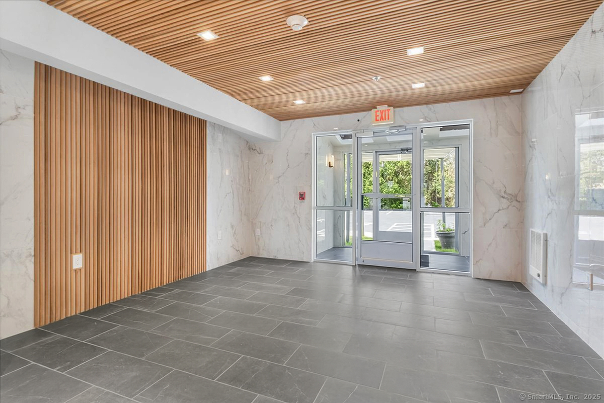 135 Gold Star Highway, Unit 407 Groton, CT 06340 - Photo 4 of 15