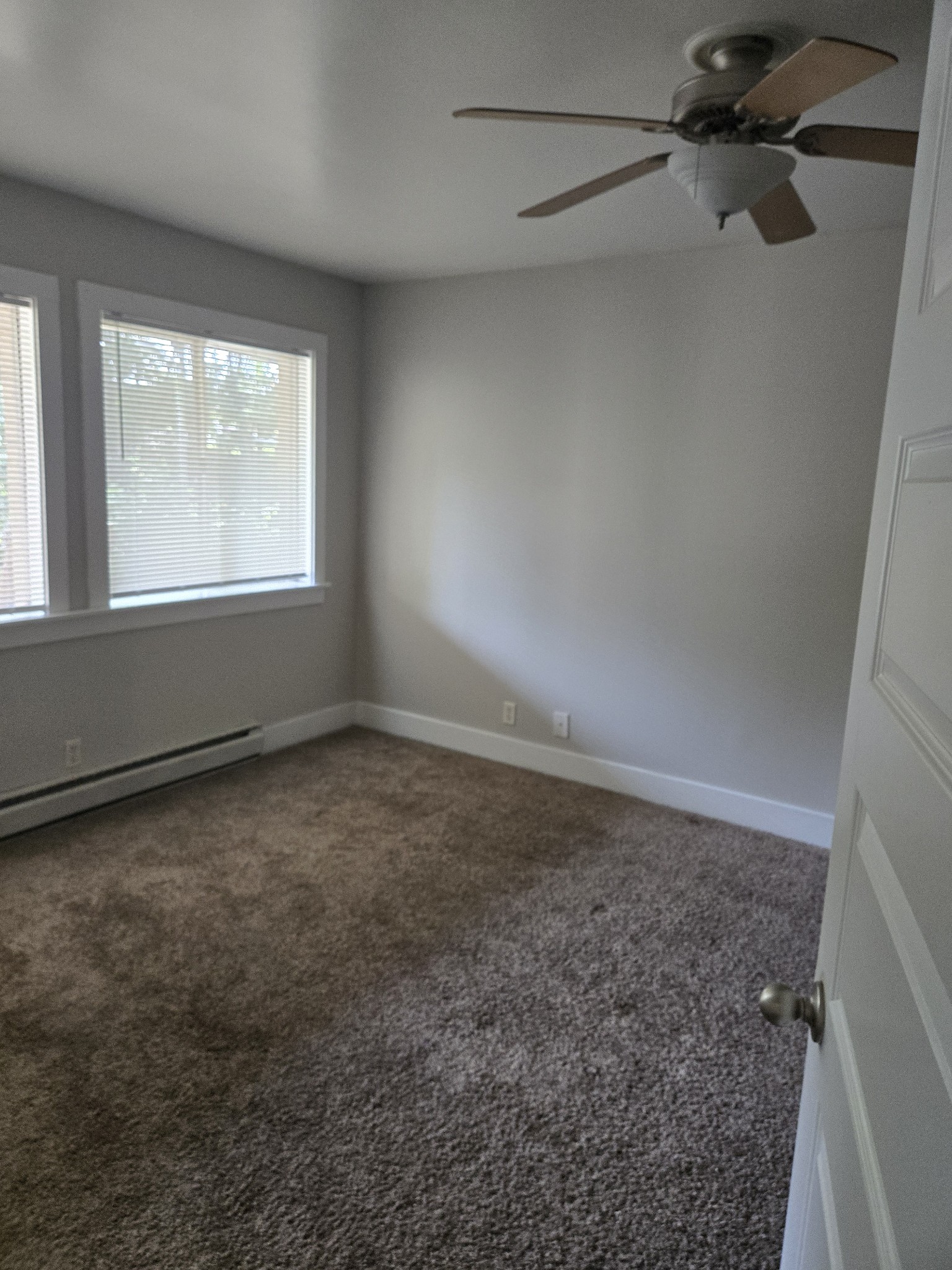 550 Harding Place, Unit E119 Nashville, TN 37211 - Photo 5 of 7 an empty room with a window