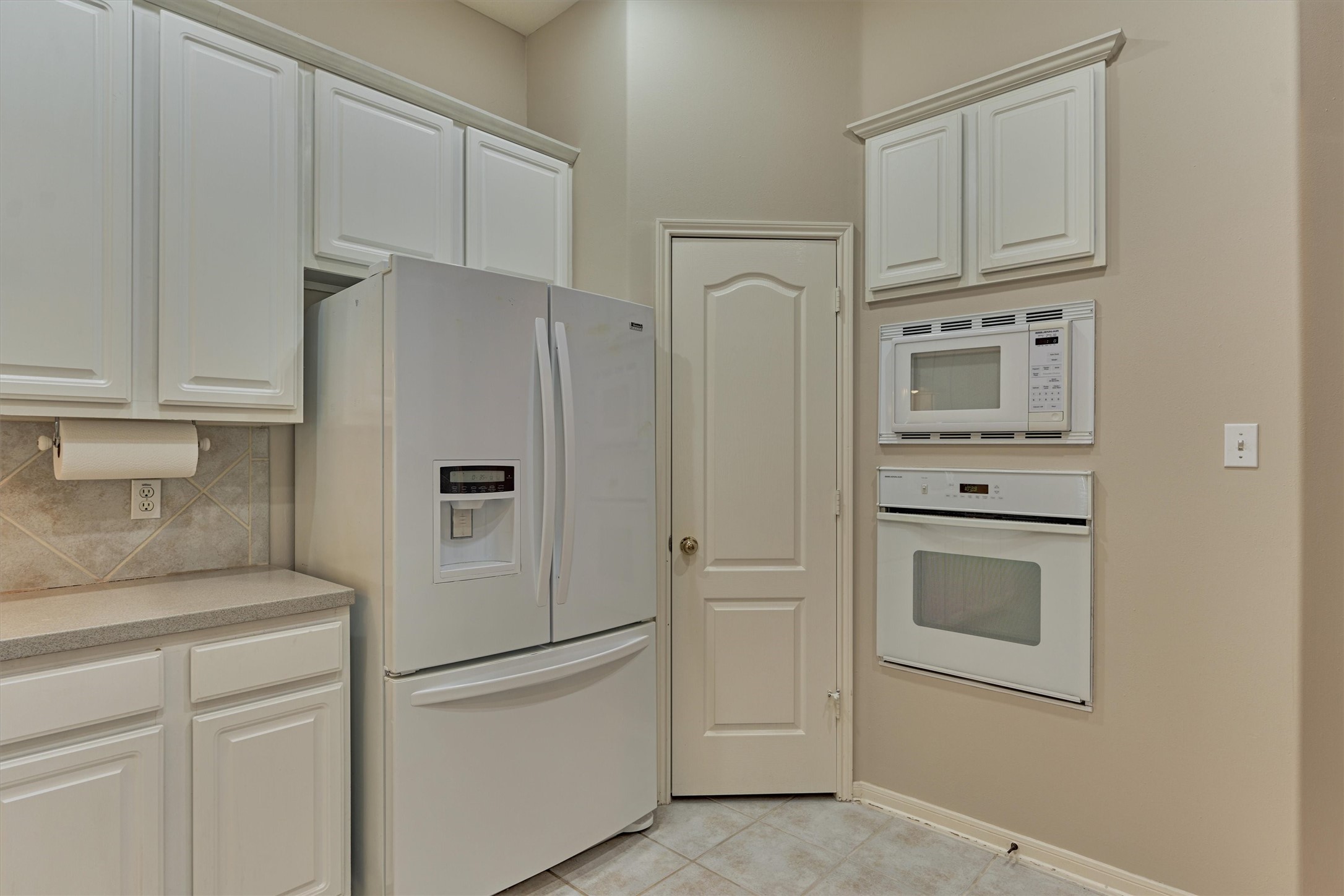 930 Arbor Pine Tomball, TX 77375 - Photo 23 of 45 a white refrigerator freezer and a stove sitting inside of a kitchen