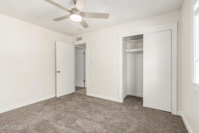 a view of empty room with a ceiling fan