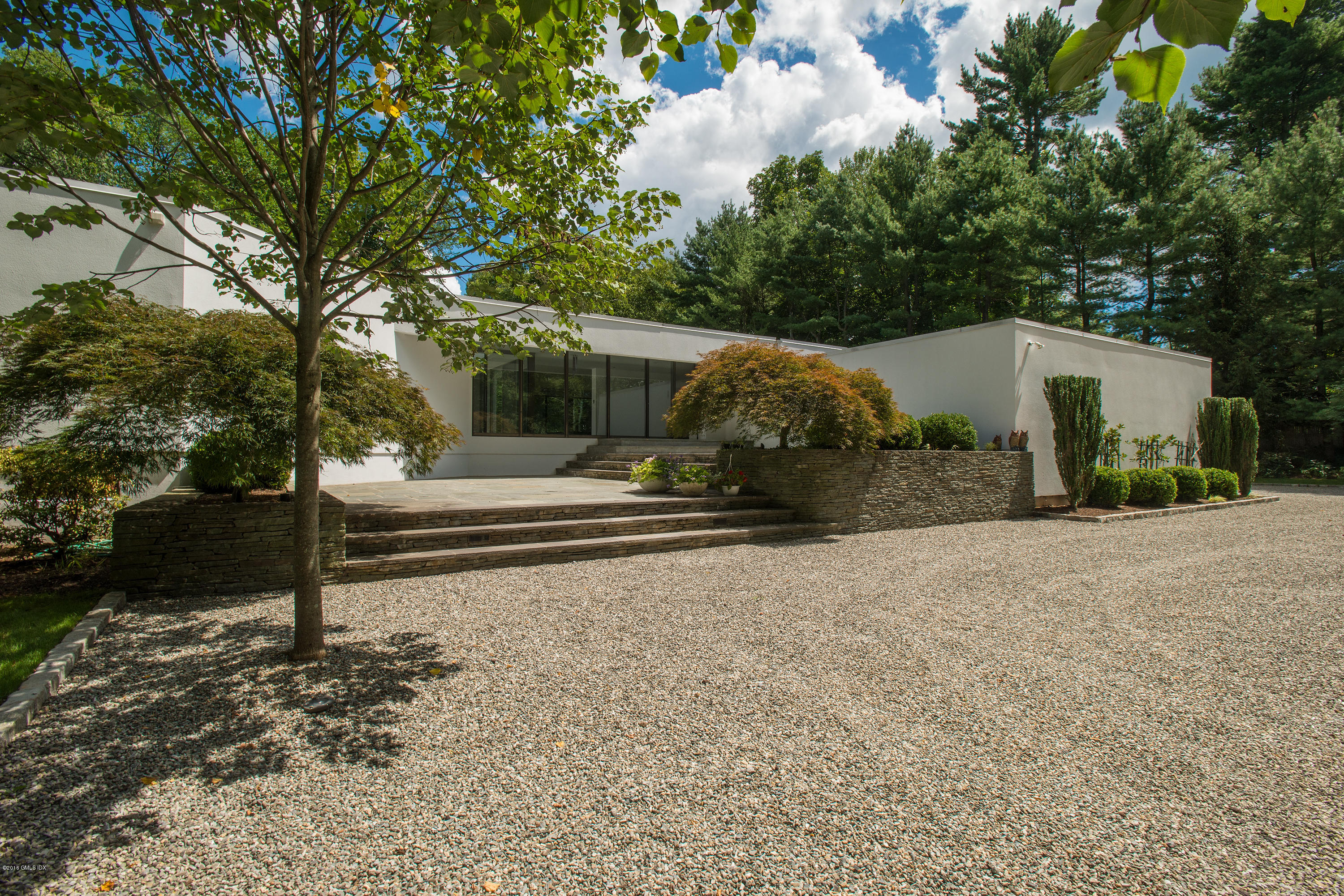 59 Dingletown Road Greenwich, CT 06830 - Photo 23 of 28 a backyard of a house with lots of green space
