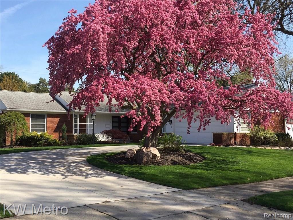 412 Barclay Road Grosse Pointe Farms, MI 48236 - Photo 1 of 1