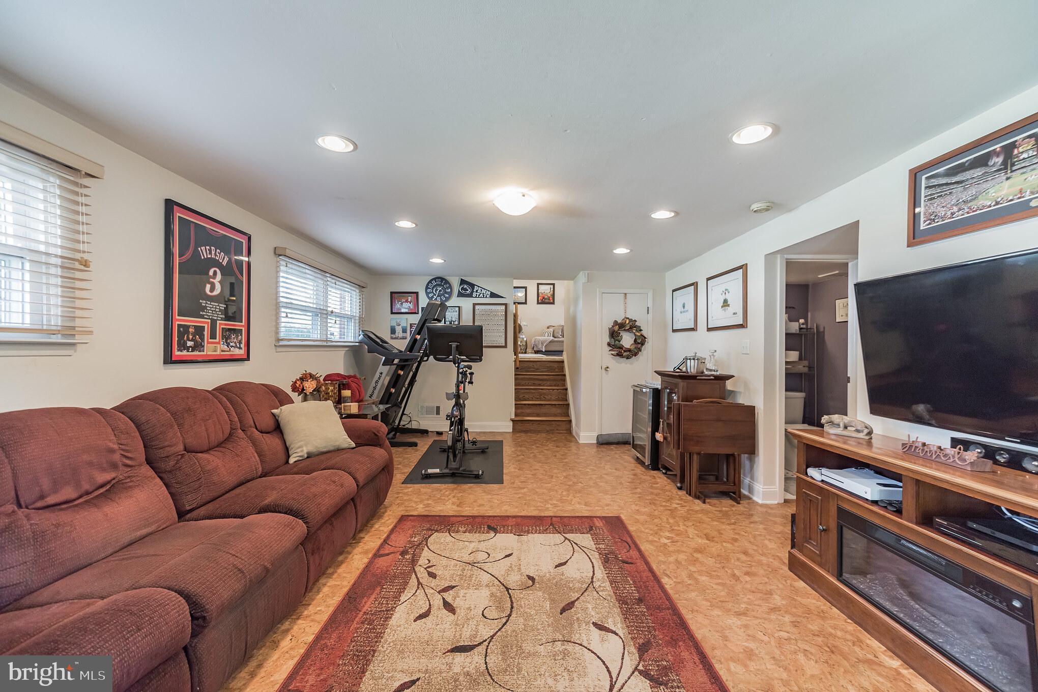 301 Ashbourne Road Claymont, DE 19703 - Photo 12 of 30 family room