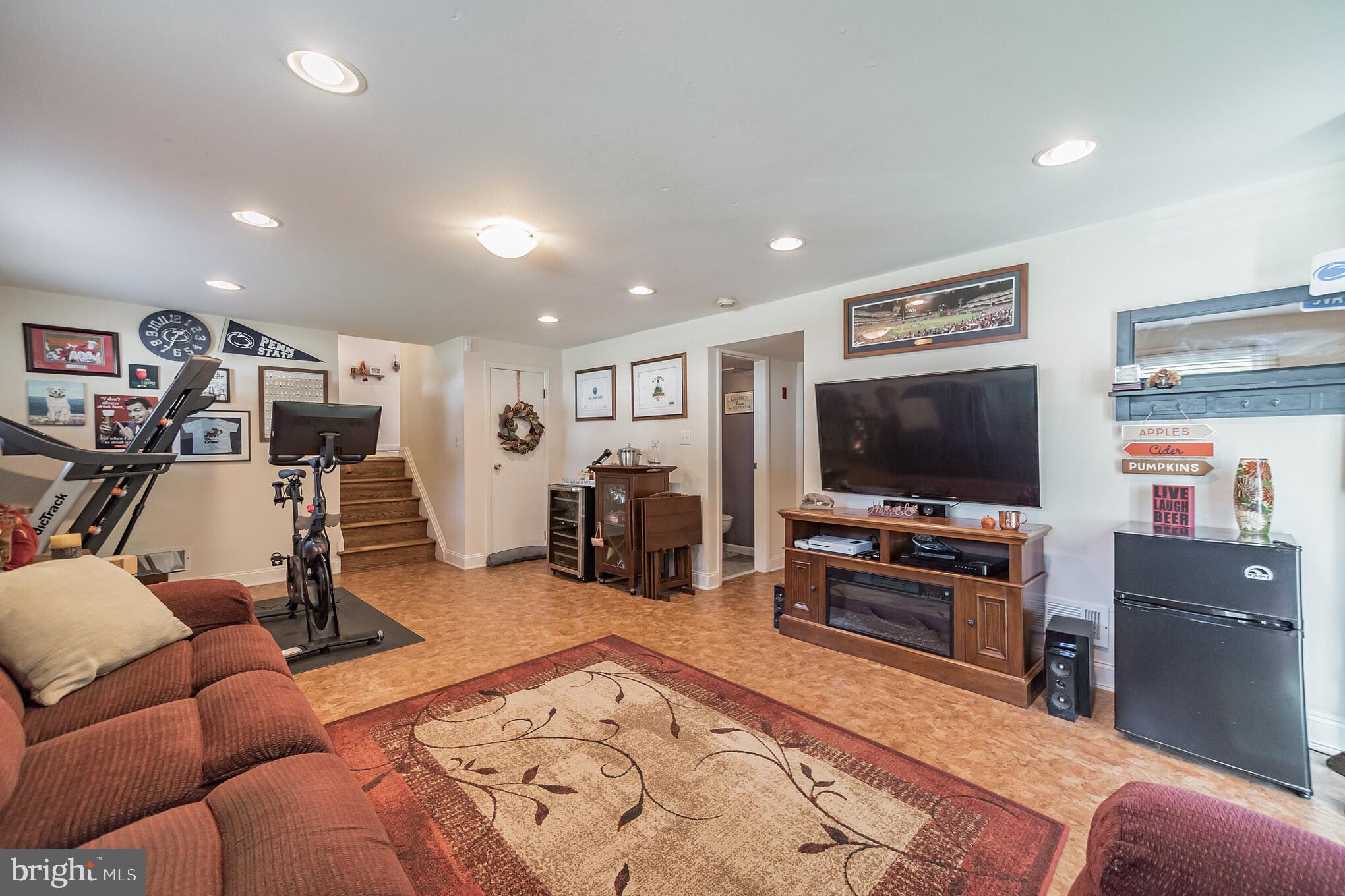 301 Ashbourne Road Claymont, DE 19703 - Photo 13 of 30 family room
