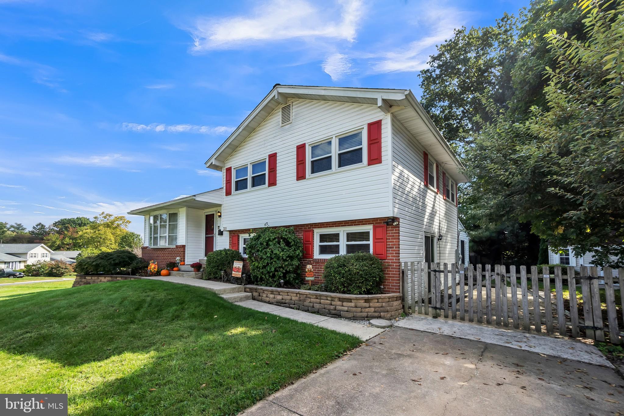 301 Ashbourne Road Claymont, DE 19703 - Photo 3 of 30 front