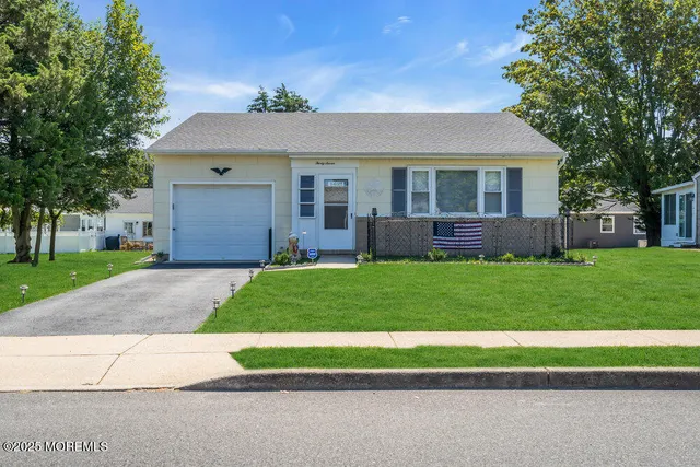 $325,000 | 37 Carlisle Road, Toms River, NJ 08757