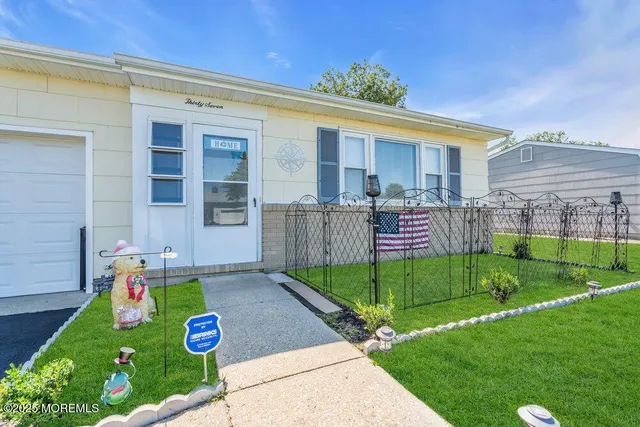 $325,000 | 37 Carlisle Road, Toms River, NJ 08757