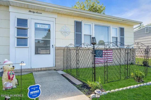 $325,000 | 37 Carlisle Road, Toms River, NJ 08757