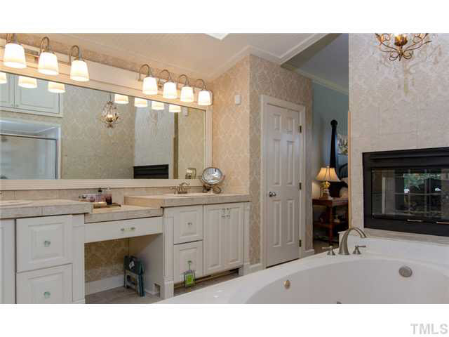10009 Goodview Court Raleigh, NC 27613 - Photo 16 of 25 Master Bath/Spa
