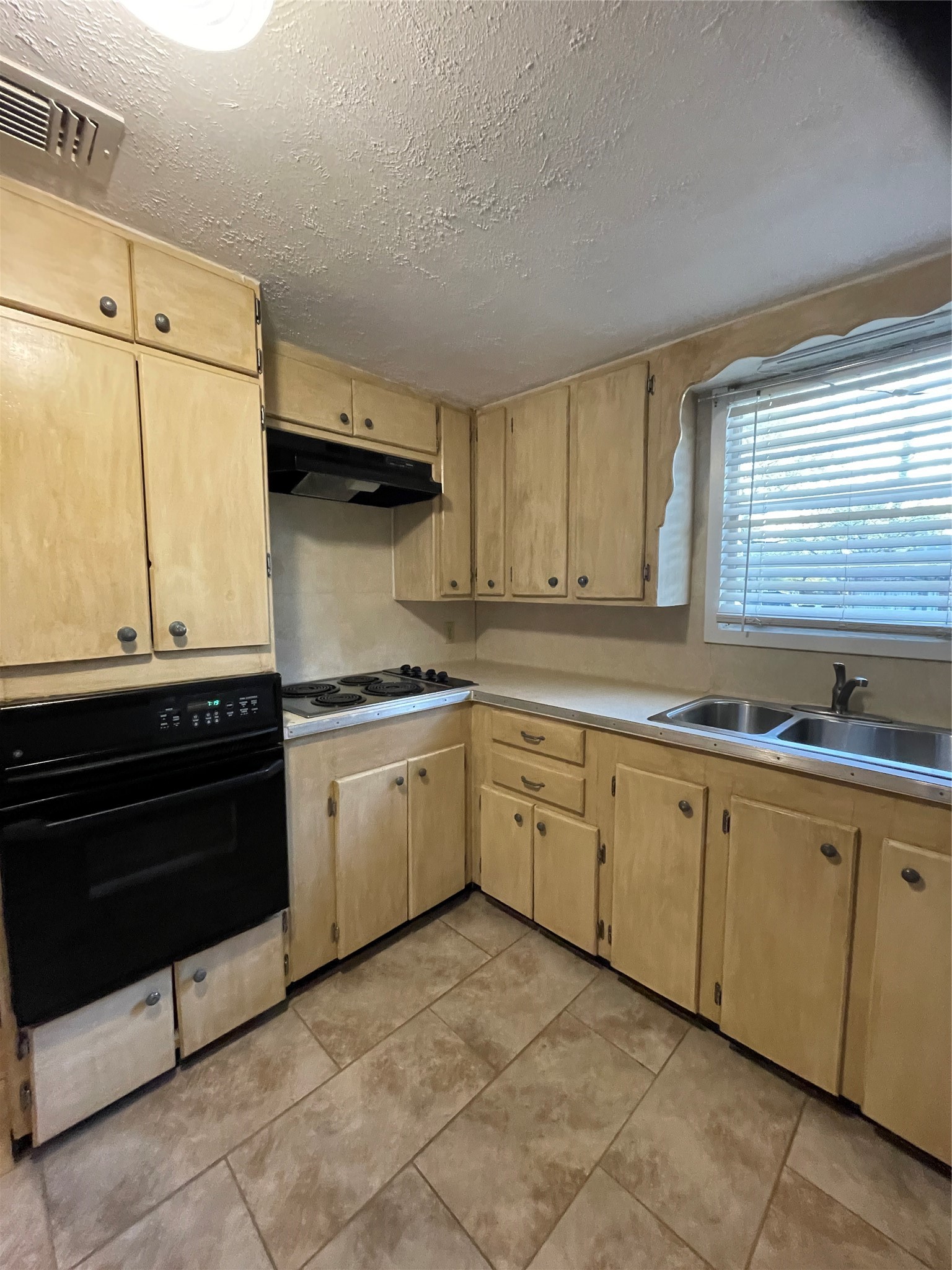 400 Mable Street, Unit B Conroe, TX 77301 - Photo 4 of 8