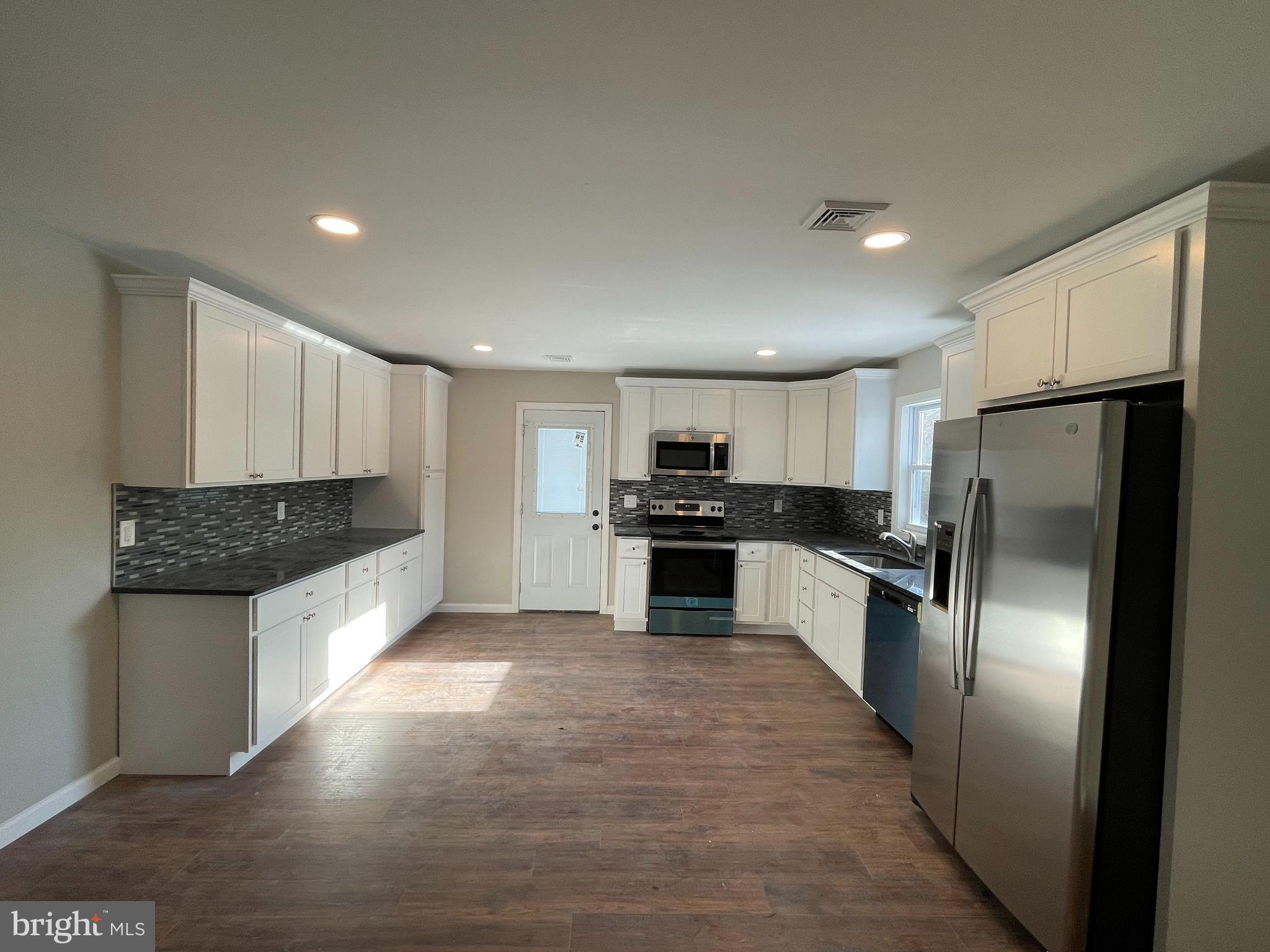 8 River Road Leesburg, NJ 08327 - Photo 6 of 18 Gallery Image 6
